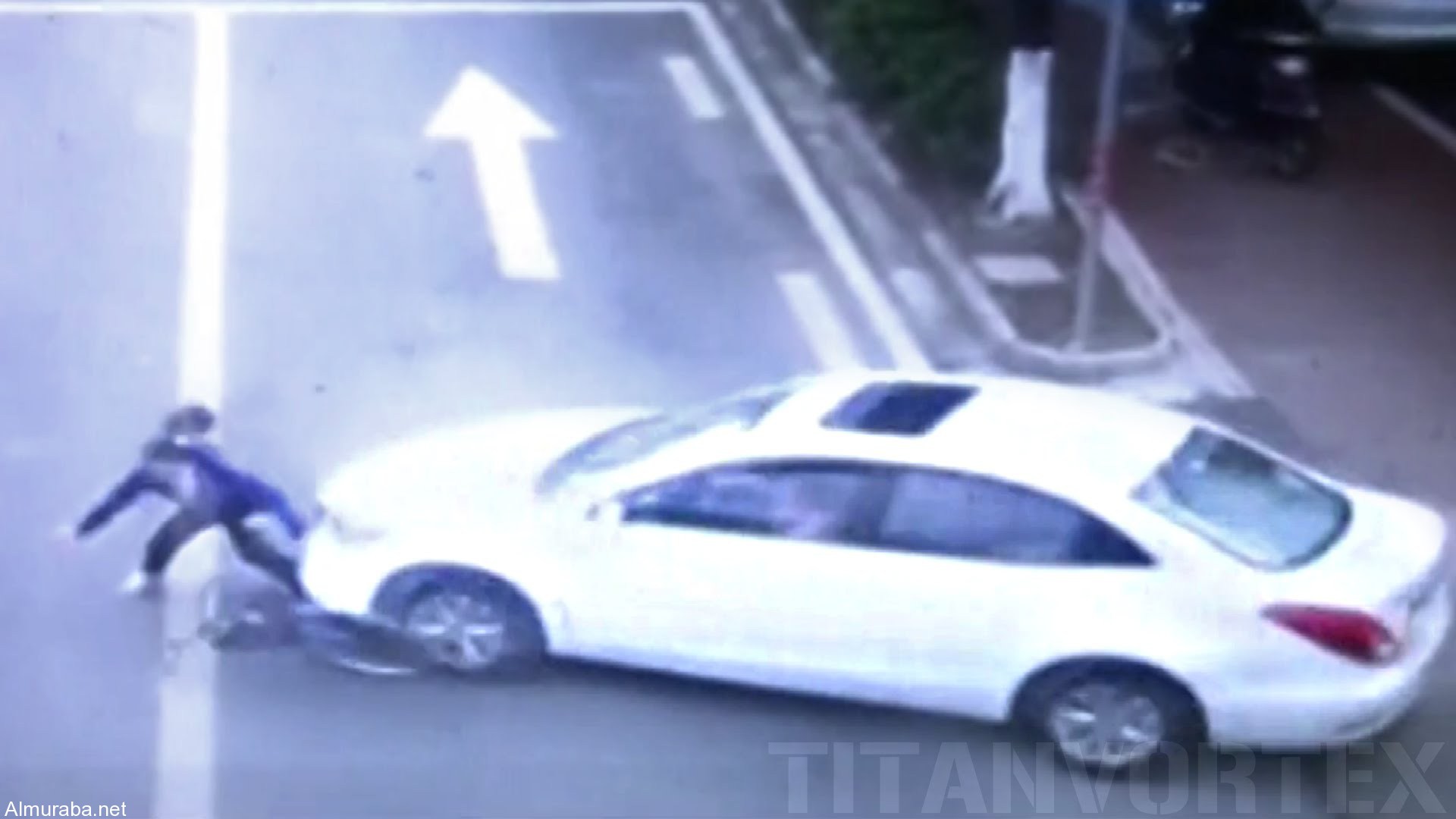 “فيديو” إمرأة صينية تدهس بسيارتها أخرى في الشارع لم تشاهدها