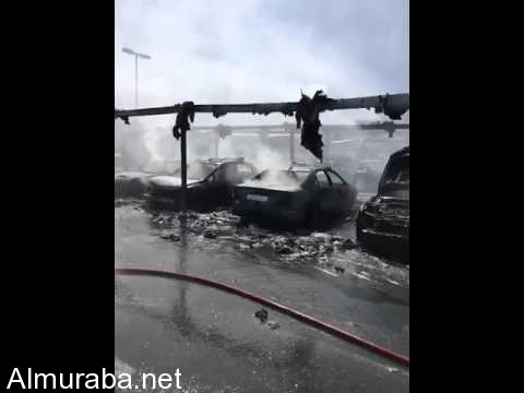 “فيديو” حريق في مواقف جامعة الشارقة يلتهم عدد كبير من السيارات