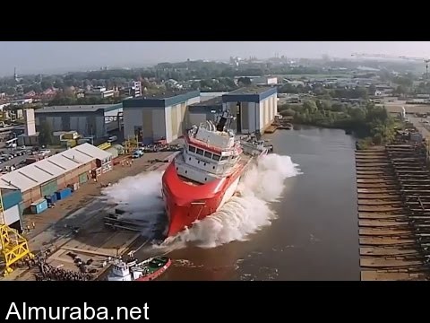 “فيديو” شاهد كيف يتم انزال السفن العملاقة المياه للمرة الأولى