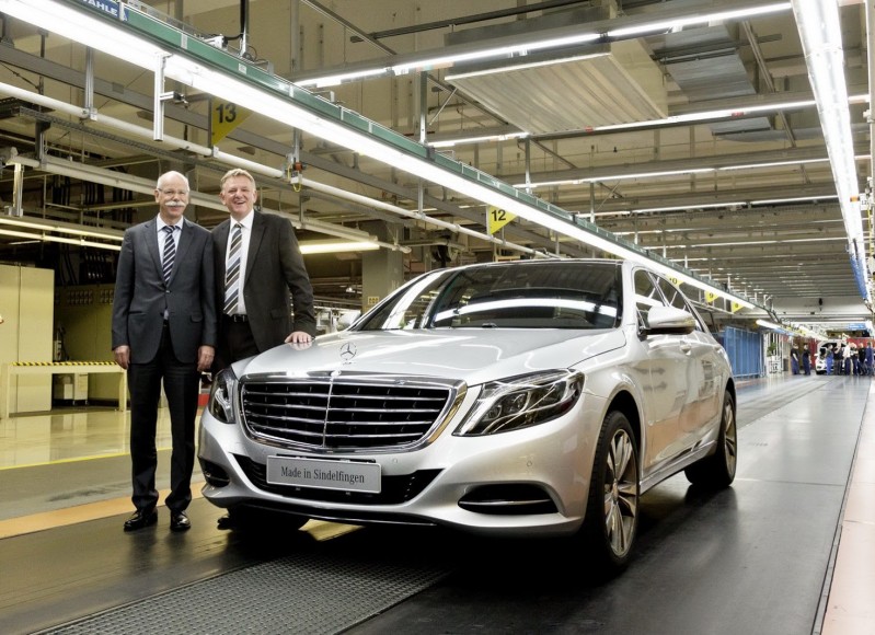 "مرسيدس" تقلل من اعتمادها على الروبوتات في إنتاج سياراتها Mercedes 7