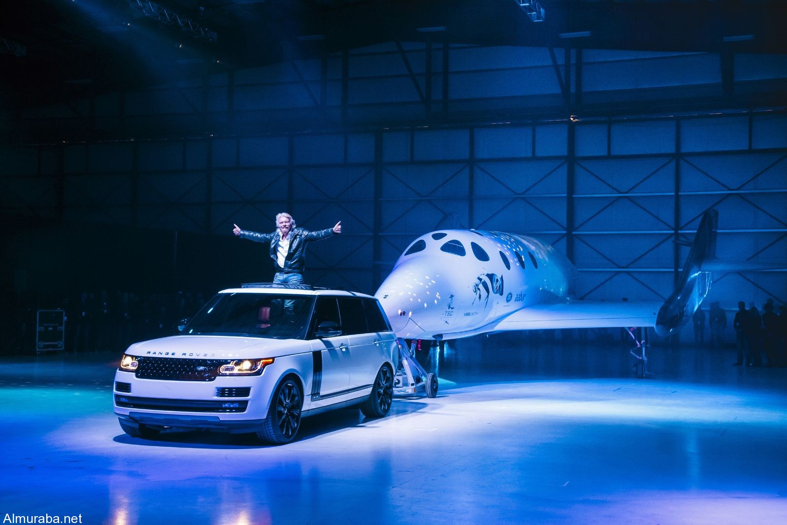 "رنج روفر" اوتوبيوغرافي تشارك في حفل إطلاق طائرة الفضاء الجديدة Range Rover 2016 1