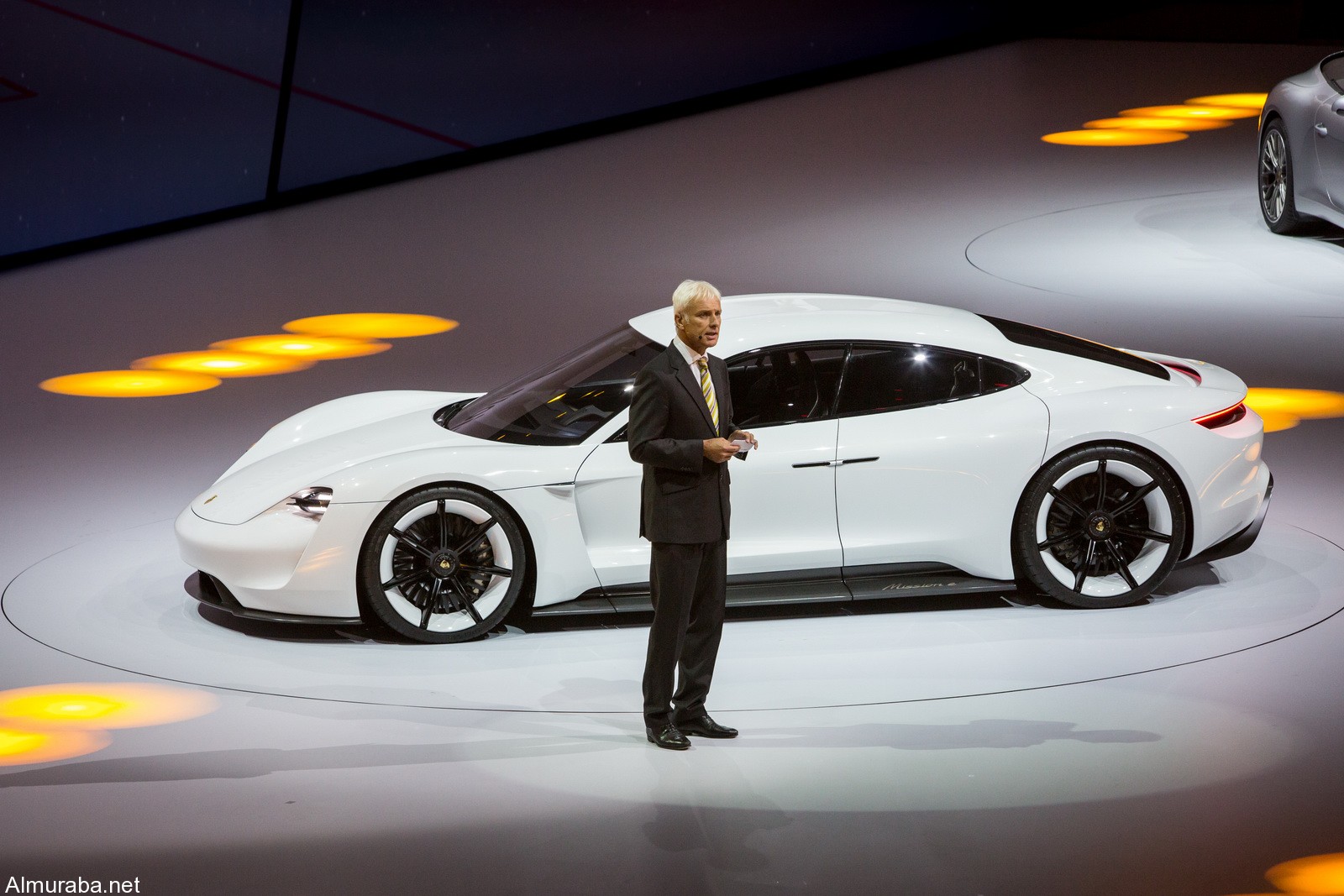 نموذج الإنتاج النهائي لسيارة عرض "بورش" Mission E الكهربية سيكون شبه مطابق لها Porsche 2