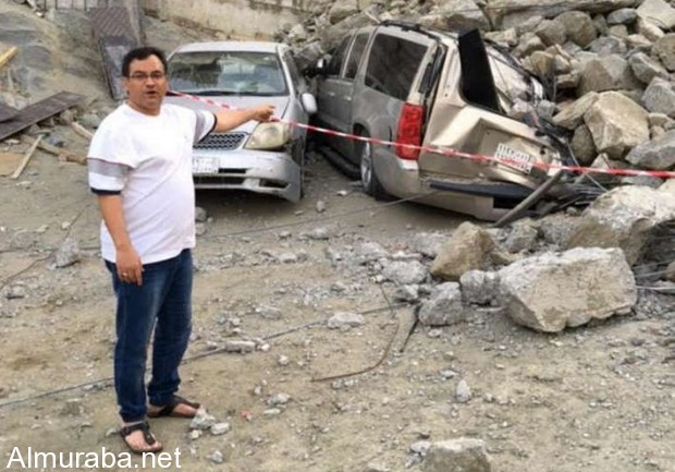 "بالصور" انهيار أطنان من الصخور وسقوط معدة ثقيلة على سيارتين في المدينة المنورة 1