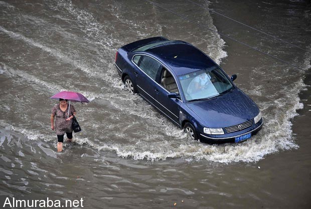 "فيديو" شاهد كمية المياه التي ستكون كافية لجرف سيارتك عند هطول أمطار كثيفة 1