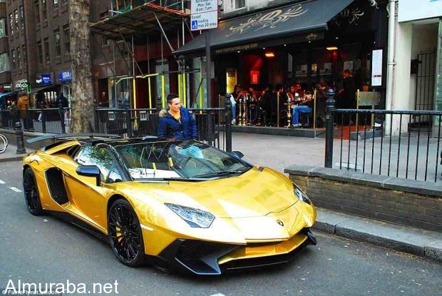 "بالصور" شاهد سيارات البليونير السعودي الذهبية تغطى بالمخالفات بشوارع لندن 4
