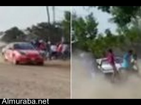 “فيديو” شاهد سيارة سباق تدهس متفرجين