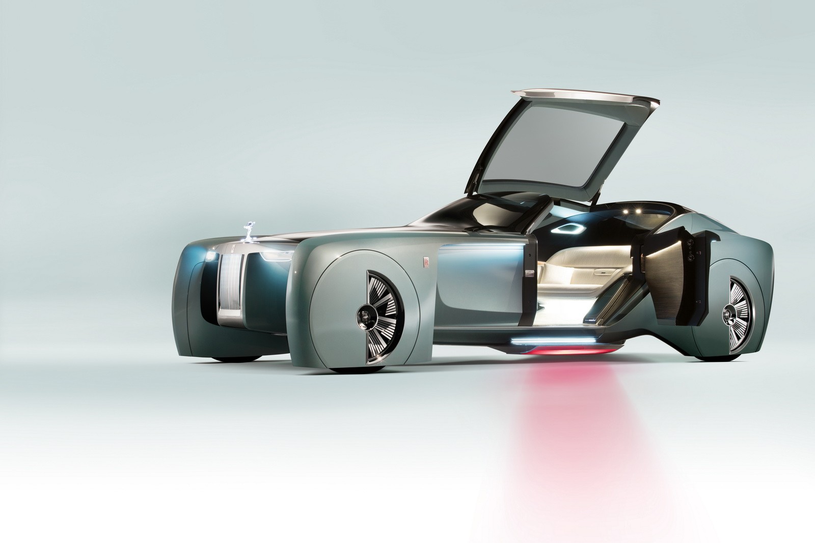 “صور” رولز رويس تكشف عن سيارة 103EX المستقبلية للاحتفال بمئوية بي إم دبليو