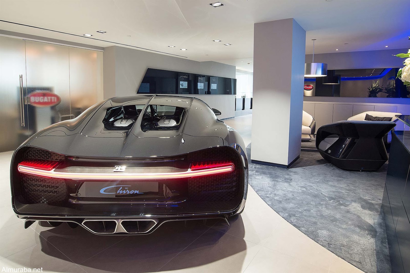 “بوجاتي” تفتتح صالة عرض معاد تصميمها في لندن قبل وصول شيرون Bugatti