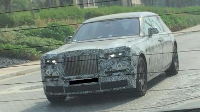 2018-Rolls-Royce-Phantom-front-spied-in-production-body