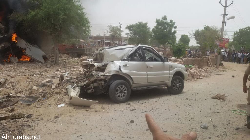 تحطم سيارة تاتا سافاري SUV عقب ارتطام طائرة نفاثة بها في الهند 5