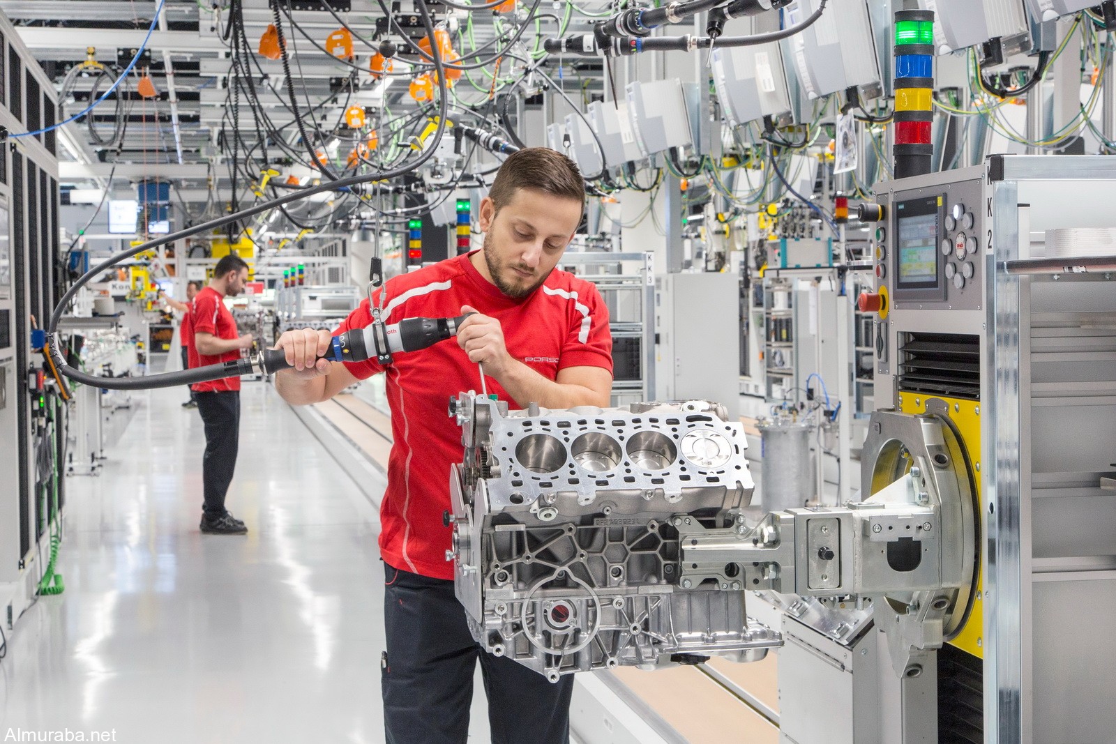 شاهد بالصور مصنع “بورش” الجديد لمحركات V8 الجيل القادم Porsche