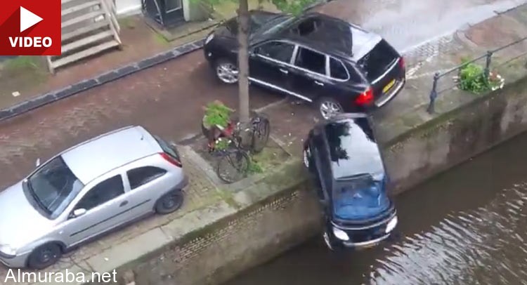 “فيديو” لقطة من فيلم لبورش كايين يصدم سيارة سمارت صغيرة ويقذفها في البحر