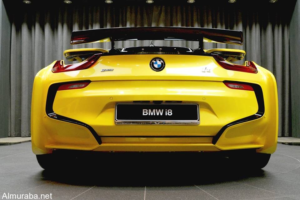 Yellow BMW i826