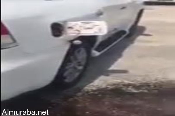 “فيديو” شاهد مواطن يوثق غليان البنزين داخل خزان وقود سيارته بفعل حرارة الطقس