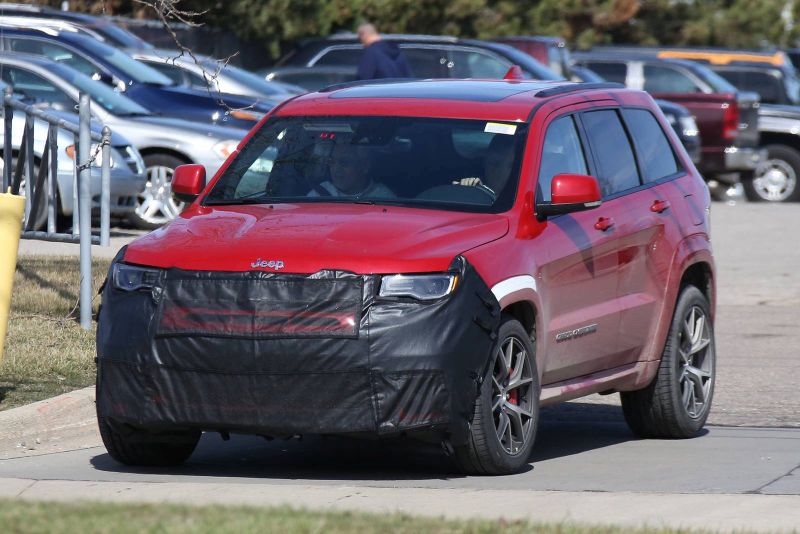 جيب جراند شيروكي 2018 الجديدة تظهر آثناء اختبارها + بعض المعلومات Jeep Grand Cherokee 1
