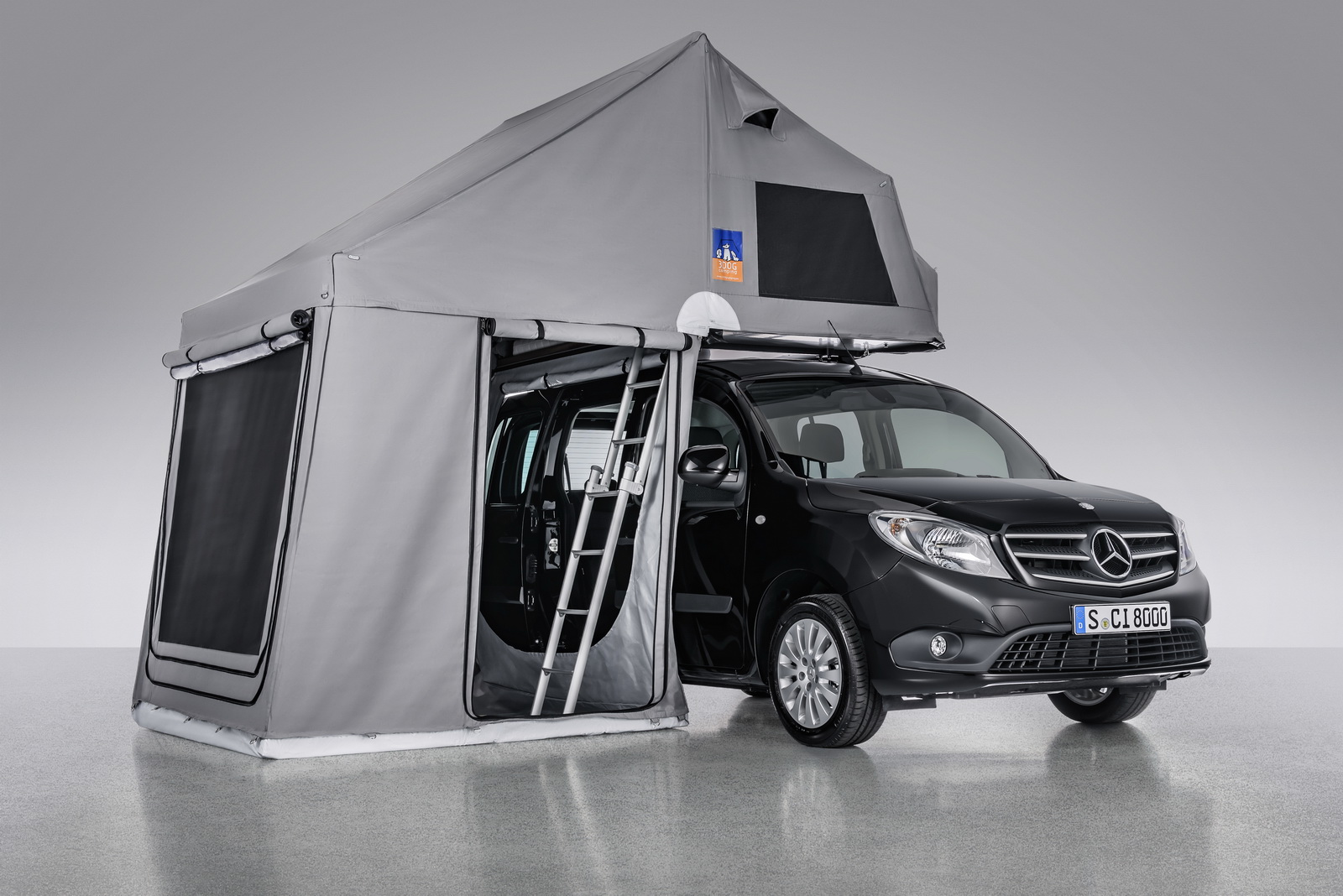 TopDog Dachzelt von 3DOG camping auf Mercedes-Benz Citan Basis– Exterieur, aufgestelltes Dachzelt ;TopDog rooftop tent from 3DOG camping on Mercedes-Benz Citan base – Exterior, pop-up roof;
