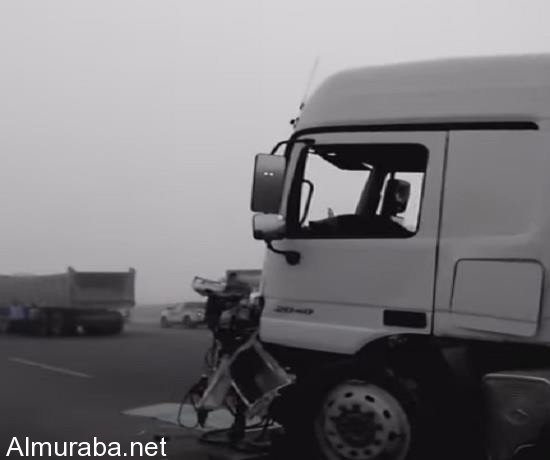 “فيديو” شاهد تصادم جماعي لعدد من الشاحنات على طريق الرياض – الدمام