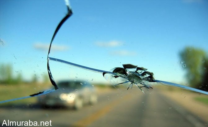 هل يفضل إصلاح ام إبدال زجاج سيارتك الامامي المشروخ؟