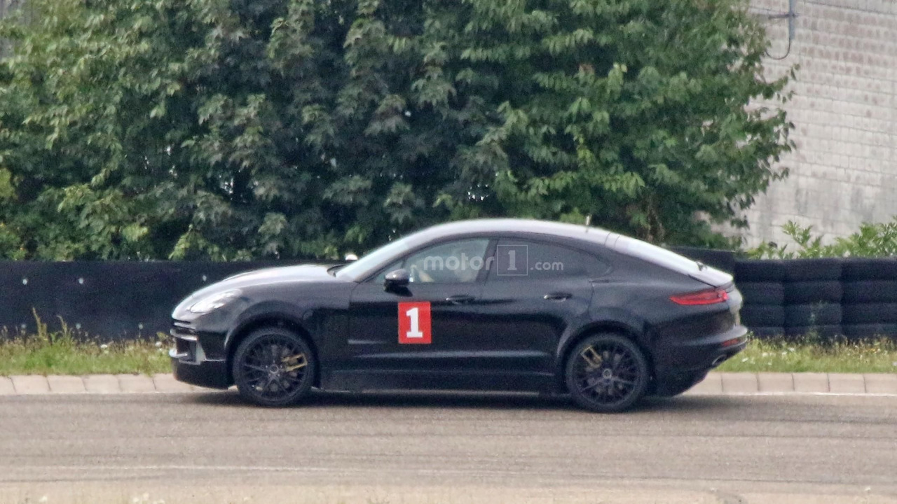 "بورش" تختبر كروس اوفر كهربائية بالكامل لمنافسة موديل X لتيسلا Porsche 1