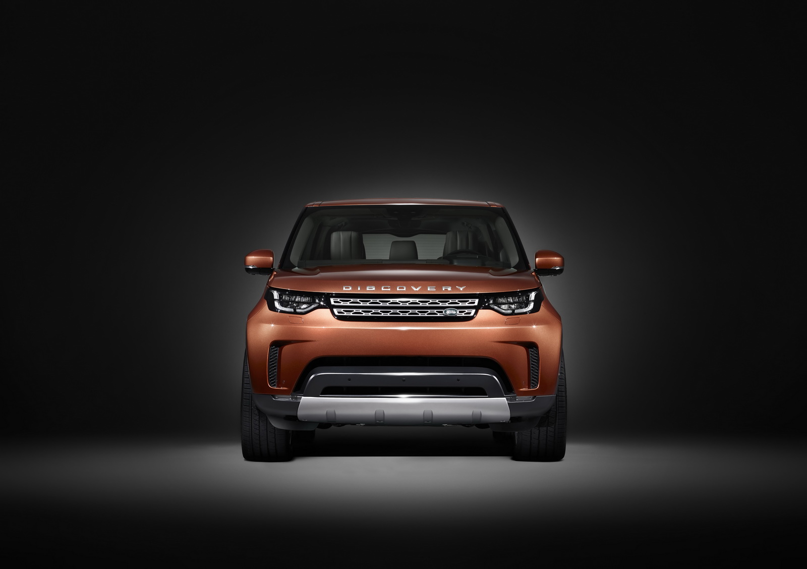 “صور تشويقية” لاند روفر تكشف عن وجه ديسكفري 2017 قبل تدشينها في باريس Land Rover Discovery