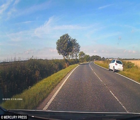 ”فيديو” شاهد سائق يصاب بنوبة قلبية أثناء قيادته سيارته 1