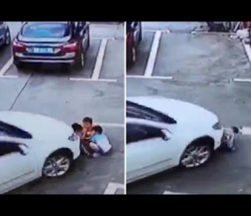 “بالفيديو” شاهد لحظة مروعة لسيدة تدهس 3 أطفال بالسيارة بسبب انشغالها بالهاتف