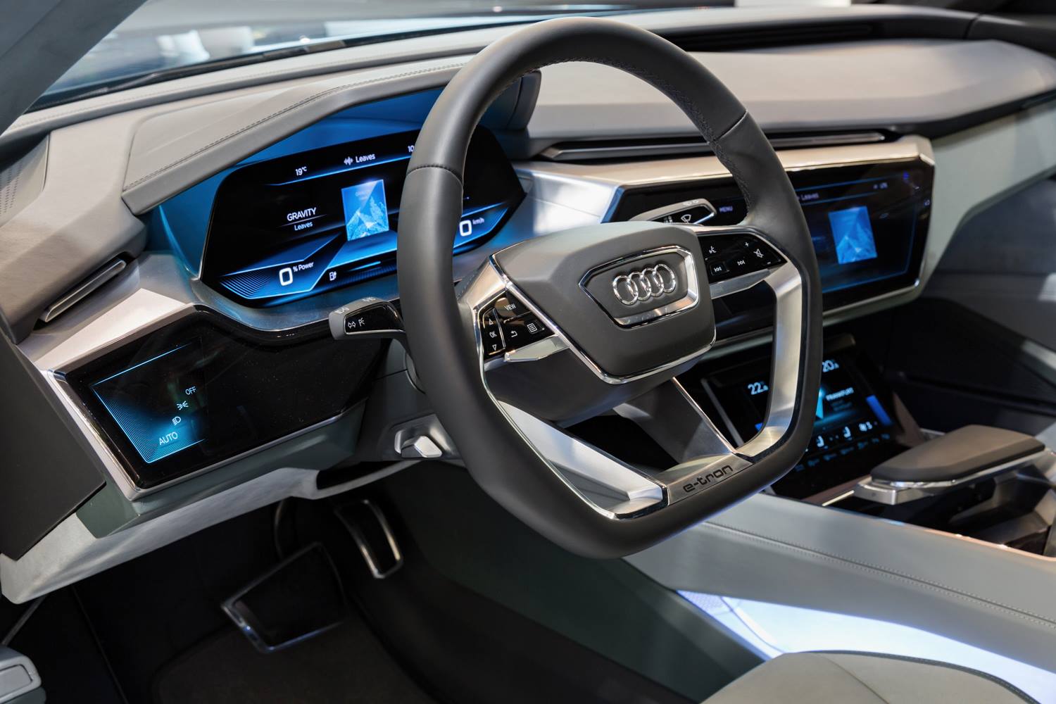 "أودي" A8 الجديدة ستكون أول موديل إنتاج بمقصورة أودي الافتراضية Audi 1