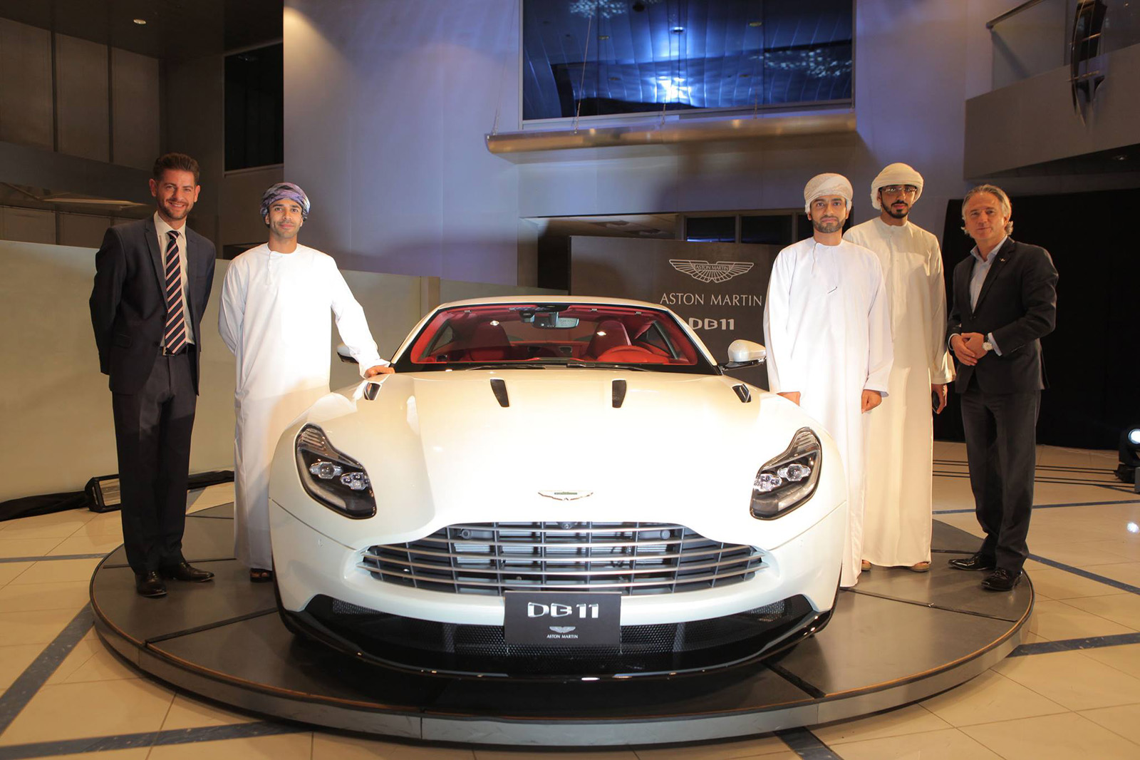 “بالصور” أستون مارتن تبدأ بطرح DB11 الجديدة حول العالم Aston Martin