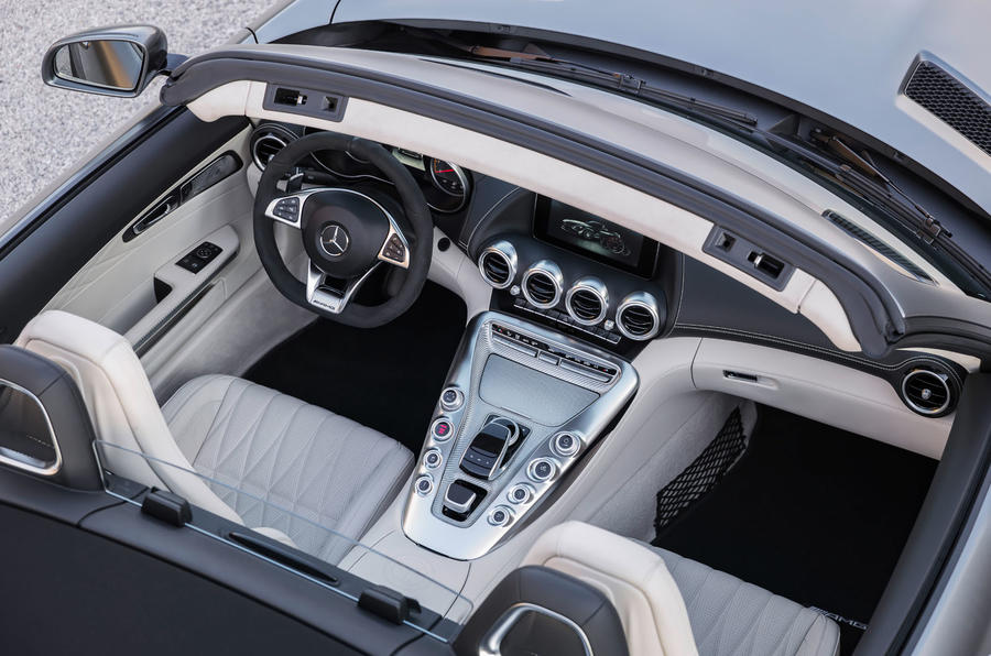 AMG GT C Roadster (R 190), 2016; Exterieur: designo selenitgrau magno; Interieur: Leder Nappa Exklusiv macchiatobeige; Kraftstoffverbrauch kombiniert: 11,4 l/100 km, CO2-Emissionen kombiniert: 259 g/km//AMG GT C Roadster (R 190), 2016; exterior: designo selenit grey magno; interior:Nappa leather exclusive macchiato beige; fuel consumption, combined: 11.4 l/100 km; combined CO2 emissions: 259 g/km