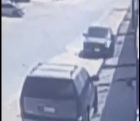 “فيديو“ مواطن يضع مكافأة مجزية لمن يجد سيارته التي سرقت من أمام منزله