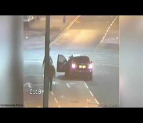 “فيديو“ شاهد سائق يدهس اثنين من المارة عمدا شمالي إنجلترا