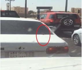 “فيديو“ شاهد مواطن يوثق خروج أصابع يد من شنطة سيارة.. والشرطة تحقق