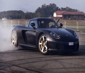 “فيديو” شاهد أجدد استعراض دريفت احترافي قامت به بورش ”كاريرا جي تي”  Porsche Carrera GT