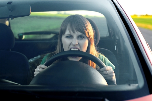 دراسة: النساء أكثر تعرضا للغضب أثناء القيادة من الرجال