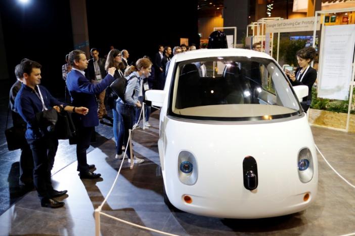 جوجل وصانعات السيارات يعترضون على قوانين كاليفورنيا لضبط السيارات الذاتية