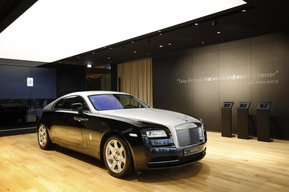 rolls-royce-opens-first-studio-in-asia-for-top-notch-customer-experience_7