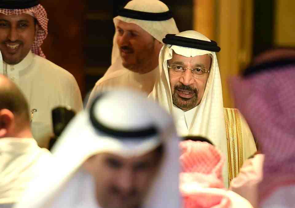 دونالد ترامب يعد بحظر البترول السعودي ووزير النفط “خالد الفالح” يرد عليه
