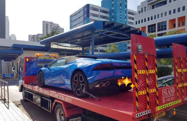 سائق لامبورجيني هوراكان سبايدر يقبض عليه بسبب قيادته المتهورة بسنغافورة Lamborghini Huracan Spyder