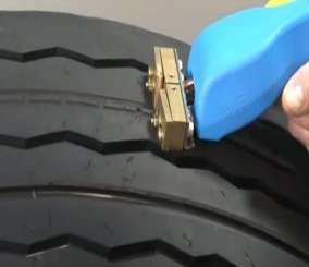 “فيديو” شاهد كيفية إصلاح وتعديل عجلات السيارات لتبدو كالجديدة