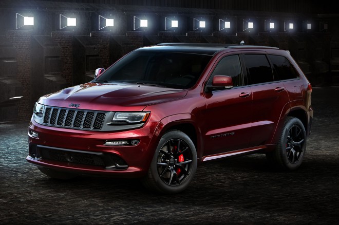 2016-jeep-grand-cherokee-srt-night-front-side-view1-660x438