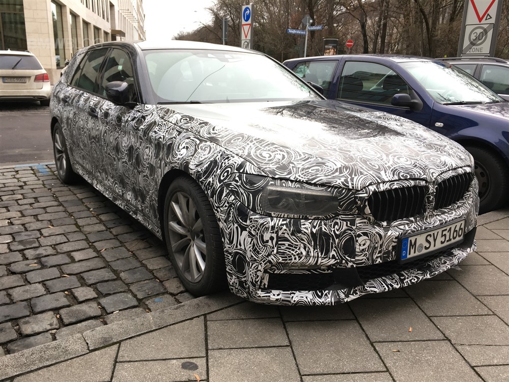 "صور تجسسية" من ألمانيا أثناء اختبار "بي إم دبليو" الفئة الخامسة تورينج بحزمة M سبورت BMW 2018 1