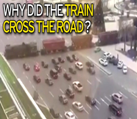 “فيديو” شاهد لحظة عبور قطار لطريق مزدحم بالسيارات دون سابق إنذار 3