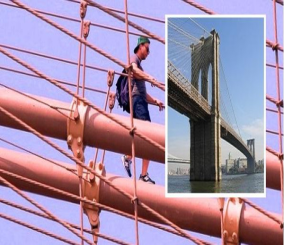 "فيديو" شرطة نيويورك تعتقل سعودياً وجدوه يتسلق أشهر جسر في القارة الأميركية 4