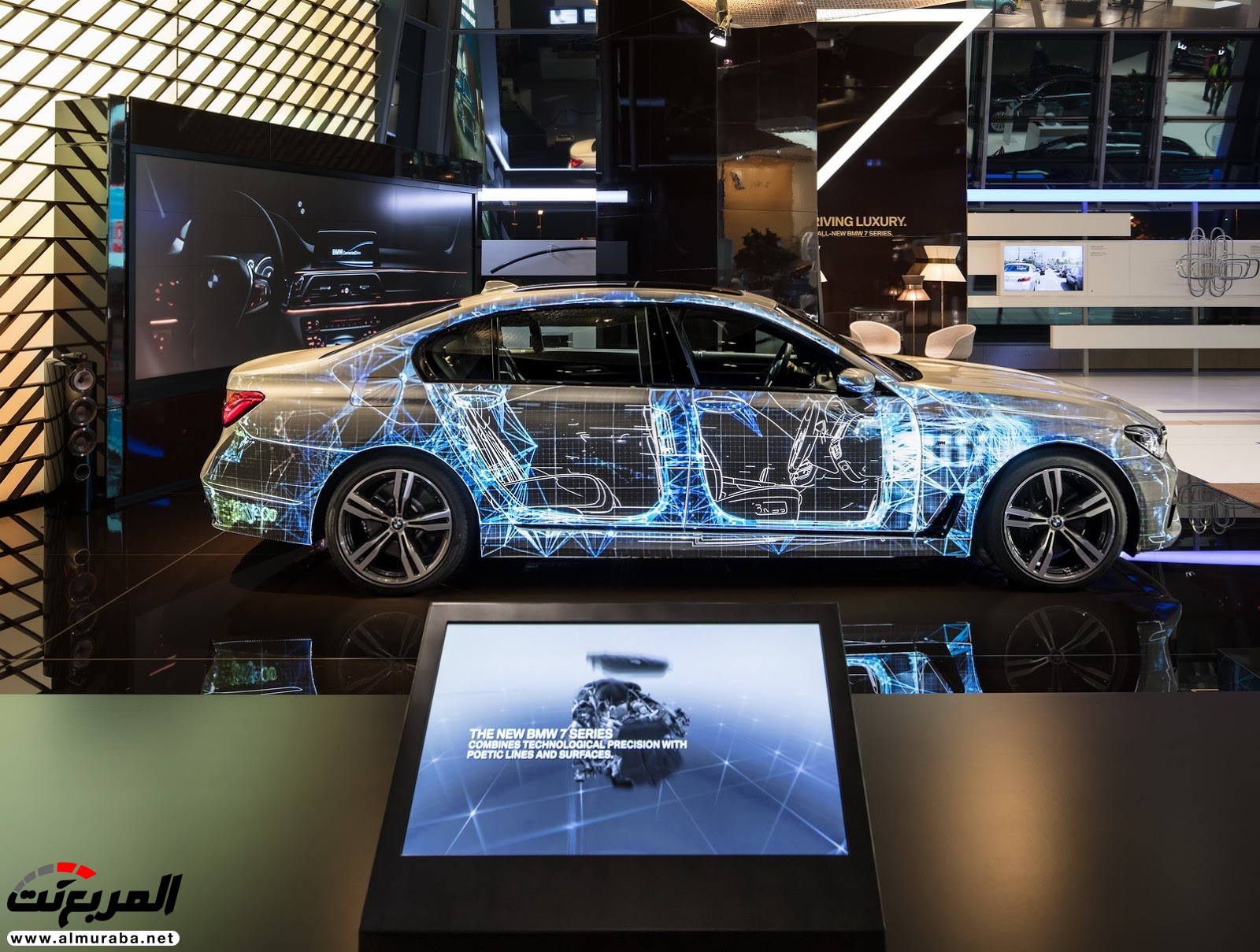 "بي إم دبليو" تجسّد مراحل تصميم الفئة السابعة عبر أجهزة البروجيكتور بمتاجرها العالمية BMW 7-Series 25