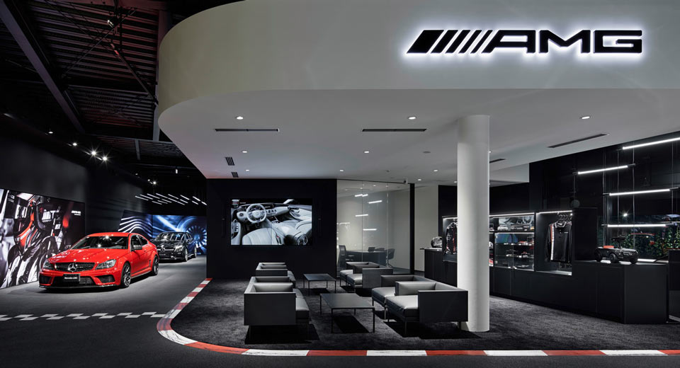 "مرسيدس إيه إم جي" تفتتح صالة عرض متكاملة لها للمرة الأولى بالعالم في اليابان Mercedes-AMG 1