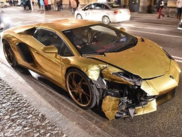 “بالفيديو” لامبورجيني أفينتادور في حادثة مرورية ببولاندا “Lamborghini “