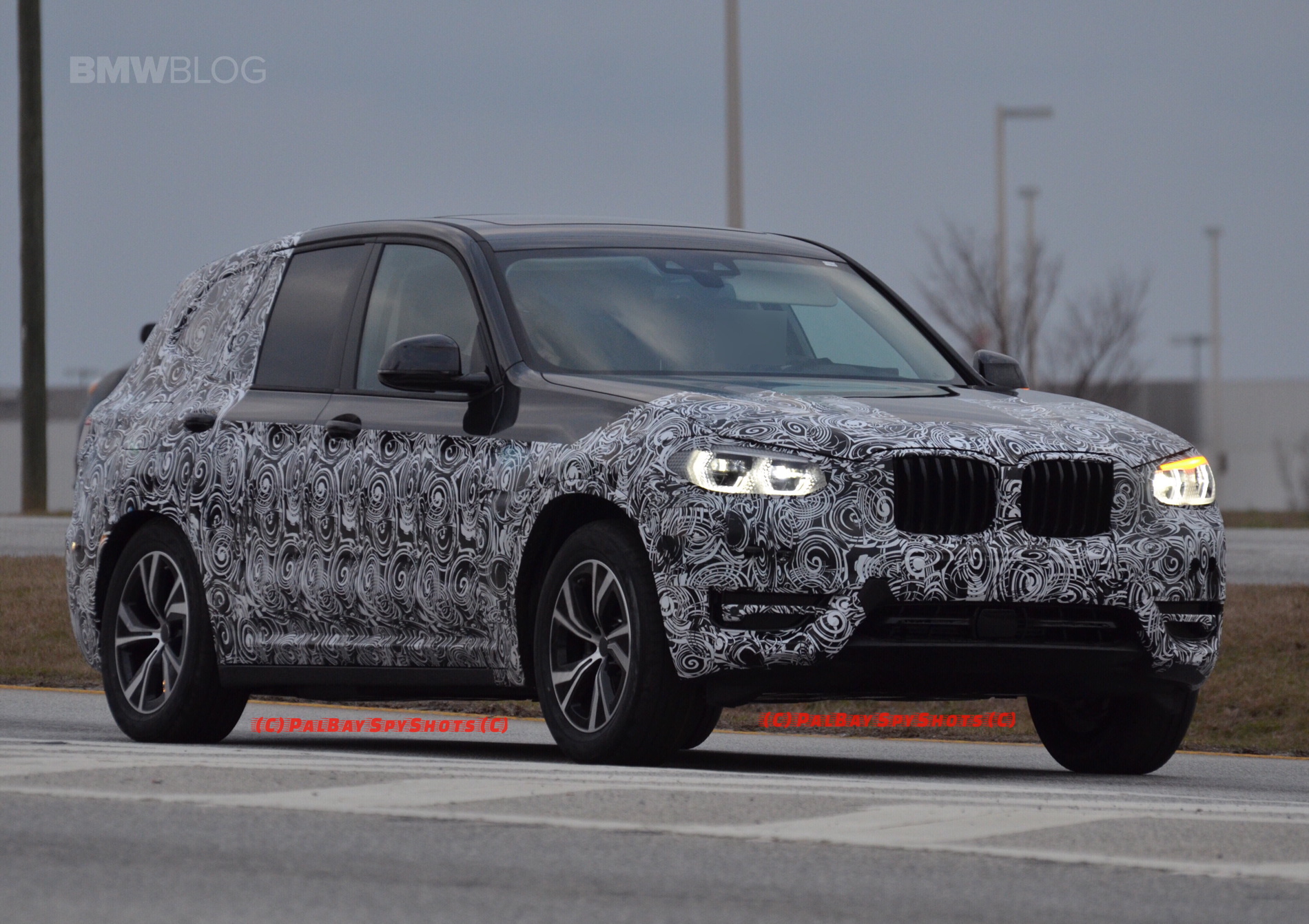 "صور تجسسية" أثناء اختبار الجيل القادم من "بي إم دبليو" X3 بعجلات جديدة BMW X3 2018 1