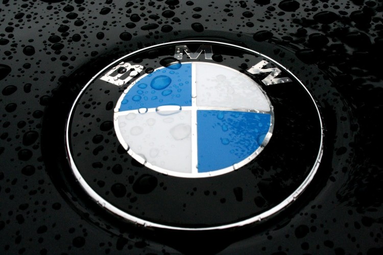 “بي إم دبليو” أفضل صانعات السيارات من حيث السمعة بالعالم BMW