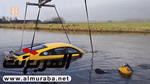 سائق يسقط بالسوبركار “أودي” R8 V10 بلس في نهر بهولندا “صور وفيديو” Audi