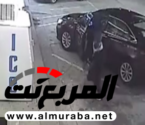 “فيديو” شاهد لص يسرق حقيبة امرأة وهي جالسة في سيارتها